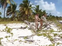 FreeKiloSex presents: Beach sex