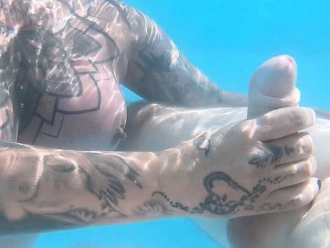 FreeKiloSex presents: Underwater bj pool fun with the creampies