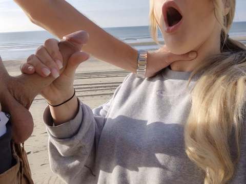 FreeKiloSex presents: Outdoor after a blowjob for a stranger on the beach, i was fucked in public