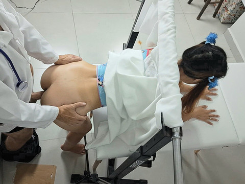 FreeKiloSex presents: Gynecologist loses cell phone that contained videos of his patients!