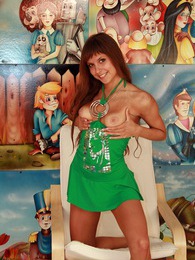 FreeKiloSex presents: Brunette beauty inserting a dildo into her soaked snatch
